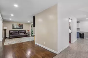 10780 S 92nd St, Franklin, WI 53132 - Photo 9