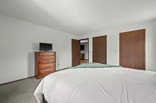 6440 W Howard Ave, Milwaukee, WI 53220 - Photo 15