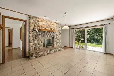 1176  Greenway Ln, Farmington, WI 53090 - Photo 9