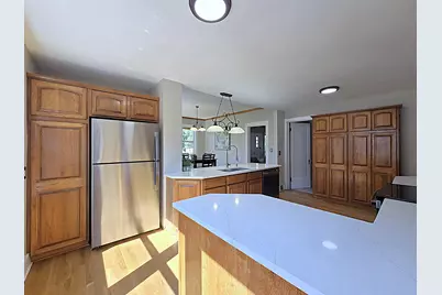 215  Randall Pl, Elkhorn, WI 53121 - Photo 7
