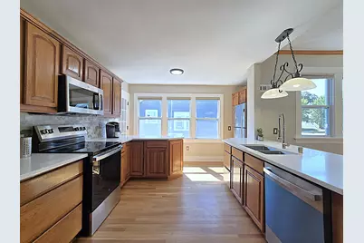 215  Randall Pl, Elkhorn, WI 53121 - Photo 5