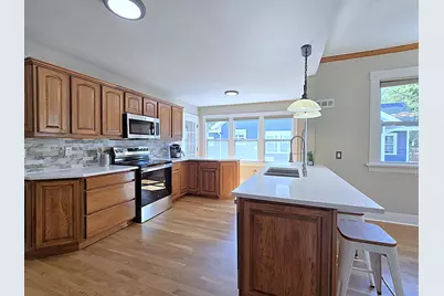 215  Randall Pl, Elkhorn, WI 53121 - Photo 3