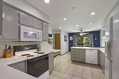 3625 S Brentwood Rd, New Berlin, WI 53151 - Photo 5