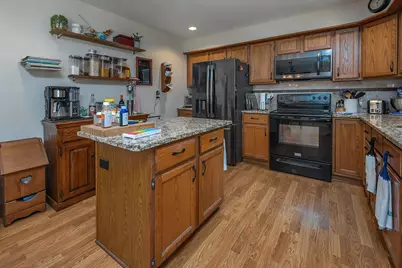 5859 N 119th St, Milwaukee, WI 53225 - Photo 9