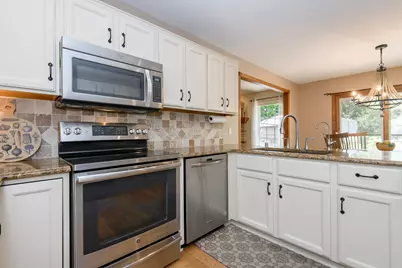 2147  Inverness Dr, Waukesha, WI 53186 - Photo 17