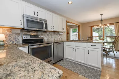 2147  Inverness Dr, Waukesha, WI 53186 - Photo 3