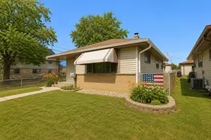2113 Grove Ave, Racine, WI 53405 - Photo 3