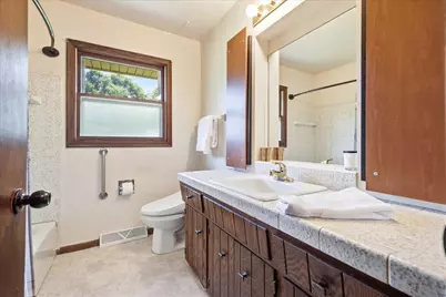 4938 S 69th St, Greenfield, WI 53220 - Photo 15
