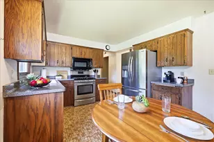 4938 S 69th St, Greenfield, WI 53220 - Photo 11