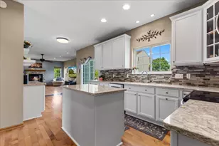 700 Creekwood Dr, West Bend, WI 53095 - Photo 11