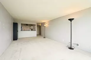 2525 S Shore Dr, Milwaukee, WI 53207 - Photo 35