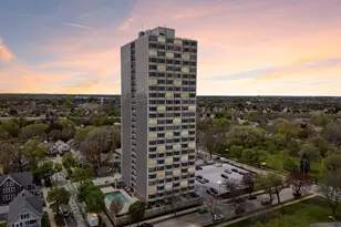 2525 S Shore Dr, Milwaukee, WI 53207 - Photo 21