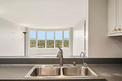 2525 S Shore Dr #14B, Milwaukee, WI 53207 - Photo 33