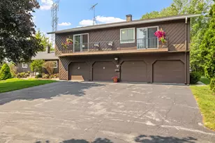 2421 Crosscreek Dr, Sheboygan, WI 53081 - Photo 19