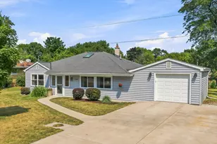 1930 N 121st St, Wauwatosa, WI 53226 - Photo 45