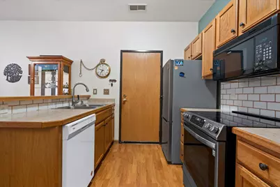 2415  Fox River Pkwy #B, Waukesha, WI 53189 - Photo 9