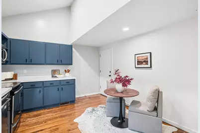 920 E Pleasant St #2, Milwaukee, WI 53202 - Photo 5