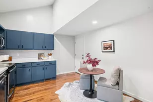 920 E Pleasant St, Milwaukee, WI 53202 - Photo 5