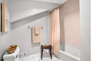 920 E Pleasant St, Milwaukee, WI 53202 - Photo 21