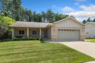 4086 Pineview St, Onalaska, WI 54650 - Photo 1