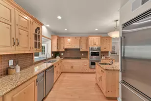 229 W Indian Creek Ct, Fox Point, WI 53217 - Photo 9