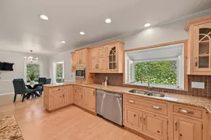 229 W Indian Creek Ct, Fox Point, WI 53217 - Photo 11