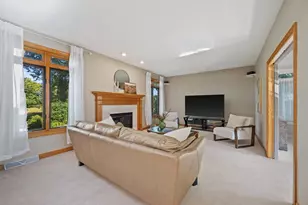 13510 W Edgewood Ct, New Berlin, WI 53151 - Photo 9