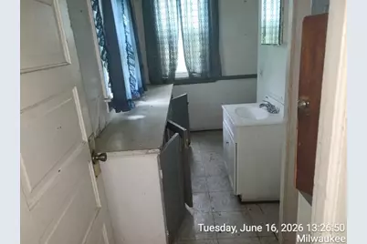 2151 N 38th St, Milwaukee, WI 53208 - Photo 7