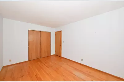 6937  Willow Brook Rd, Racine, WI 53402 - Photo 13