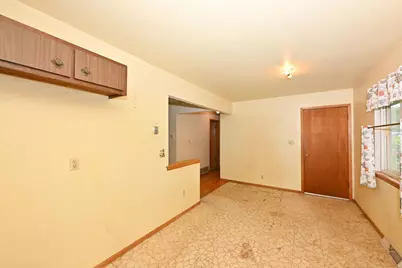 6937  Willow Brook Rd, Racine, WI 53402 - Photo 9