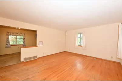 6937  Willow Brook Rd, Racine, WI 53402 - Photo 5