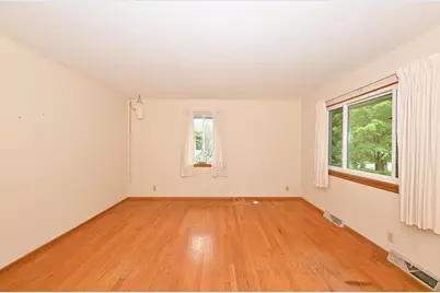 6937  Willow Brook Rd, Racine, WI 53402 - Photo 3