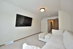 1525 Whitewater Dr, West Bend, WI 53095 - Photo 17