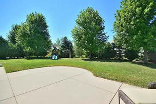 1525 Whitewater Dr, West Bend, WI 53095 - Photo 31