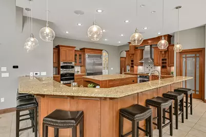 3277 N Canterbury Ln, Summit, WI 53066 - Photo 9