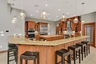 3277 N Canterbury Ln, Summit, WI 53066 - Photo 9
