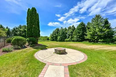 3277 N Canterbury Ln, Summit, WI 53066 - Photo 57