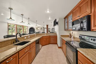 3277 N Canterbury Ln, Summit, WI 53066 - Photo 43