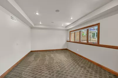 3277 N Canterbury Ln, Summit, WI 53066 - Photo 49