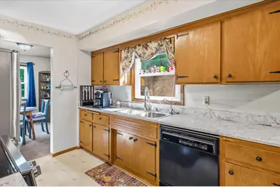 W53N849  Castle Ct, Cedarburg, WI 53012 - Photo 7