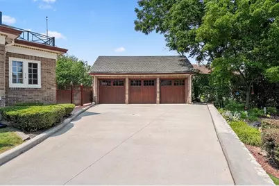 822  Hawthorne Ter, Manitowoc, WI 54220 - Photo 5