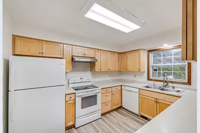 6908 W Marine Ct, Milwaukee, WI 53223 - Photo 11