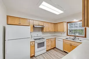 6908 W Marine Ct, Milwaukee, WI 53223 - Photo 11