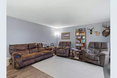 1716  Eisenhower St, New Holstein, WI 53061 - Photo 5