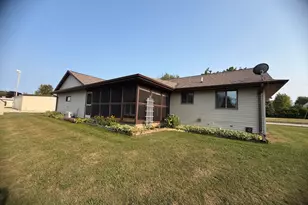 116 Colonial Dr, Saint Nazianz, WI 54232 - Photo 9