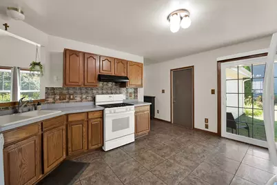 8820 W Travis Ln, Franklin, WI 53132 - Photo 19