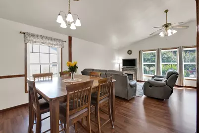 8820 W Travis Ln, Franklin, WI 53132 - Photo 17