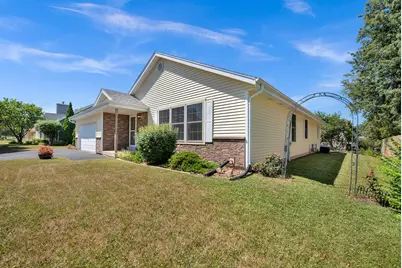 8820 W Travis Ln, Franklin, WI 53132 - Photo 13