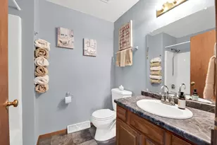 8820 W Travis Ln, Franklin, WI 53132 - Photo 27