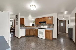 8820 W Travis Ln, Franklin, WI 53132 - Photo 21